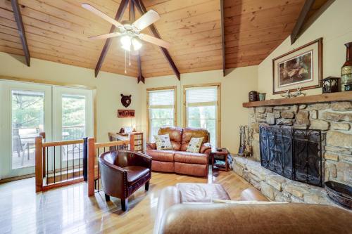 2 Mi to Skiing! Wooded Beech Mtn Retreat w/ Decks, Beech Mountain (photo 5)