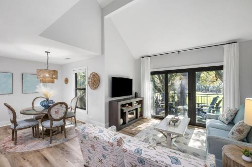 Less Than 1 Mi to Seabrook Island Beach Sunny Retreat! in Seabrook Island, USA