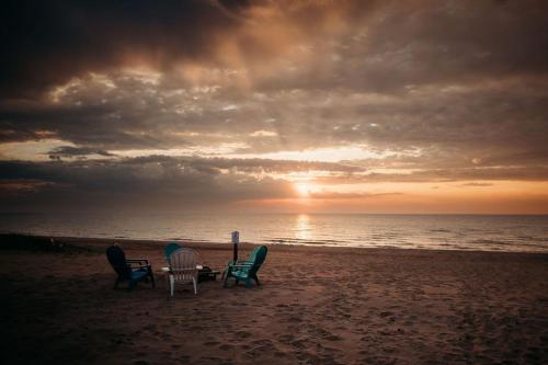 New renovated bathroom & new roof - Lake Huron 4