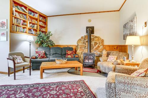 La Crescent Cottage on Minnesota Bluffs with View! in La Crescent, USA