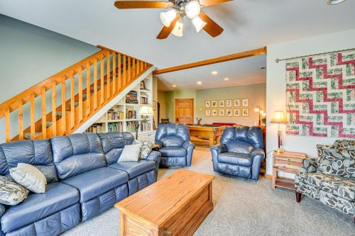 Hilltop Home with Panoramic Forest and Mountain Views! - image 6