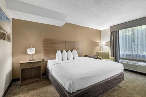 Best Western Center Inn Room Type - King Room - Non-Smoking