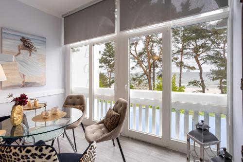 Balcony/terrace, Strandvilla Aegir mit Ostseeblick und Strandkorb am Strand in Ostseebad Binz