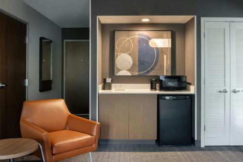 Courtyard by Marriott Traverse City - image 8
