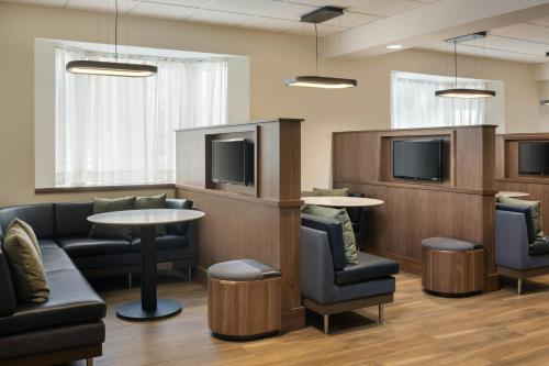 Courtyard by Marriott Traverse City - image 7