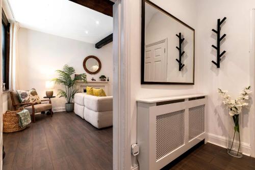 Premium Hyde Park Townhouse by Madestays, London (photo 5)