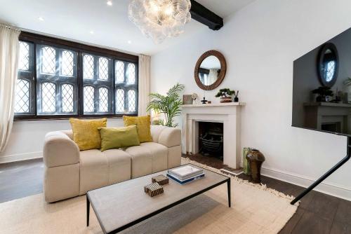 Premium Hyde Park Townhouse by Madestays, London (photo 8)