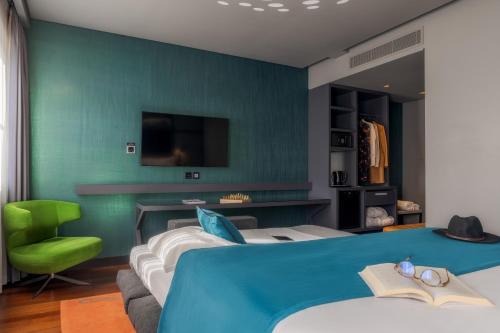 room detail thumbnail 1