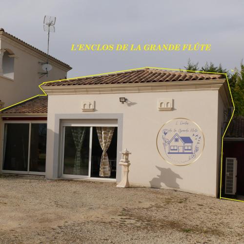 Viesnīcas āriene, L'Enclos de La Grande Flûte (L'Enclos de La Grande Flute) in Echallat