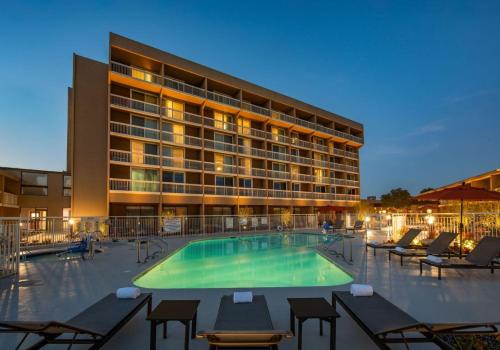 Úszómedence, Holiday Inn Oxnard - Ventura by IHG in Oxnard (Kalifornia)