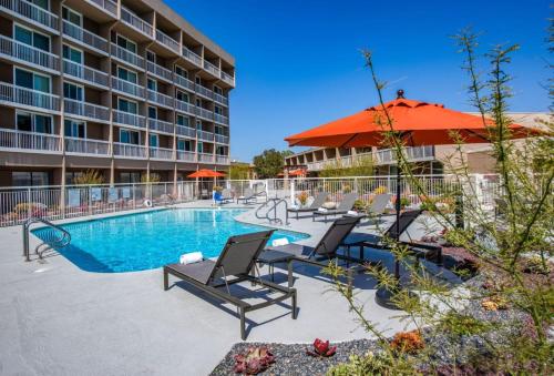 Holiday Inn Oxnard North - 수영장