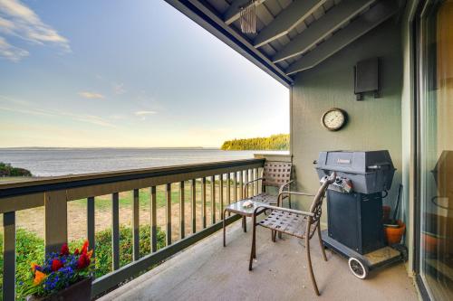 Water Views and Marina Access Port Ludlow Getaway