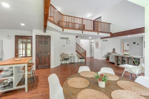 Tannersville House Bar and Deck, 2 Mi to Ski Resort in Tannersville, USA