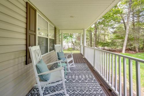 Family Home with Deck about 2 Mi to Camelback Mountain! in 坦納斯維爾