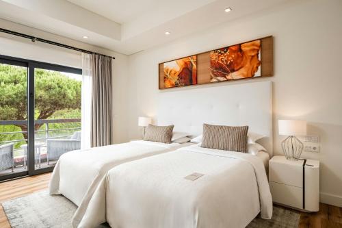 Premium Deluxe Room with Resort View image 3