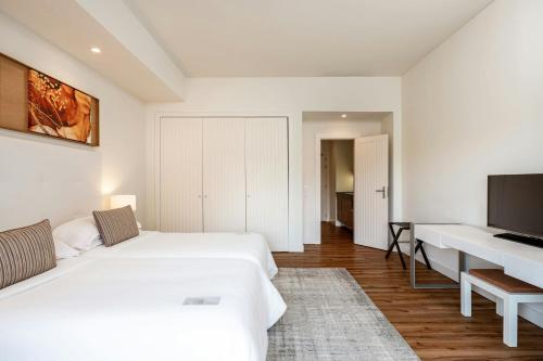 Premium Deluxe Room with Resort View image 5