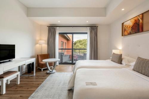 Premium Deluxe Room with Resort View image 4