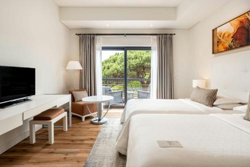 Premium Deluxe Room with Resort View image 9