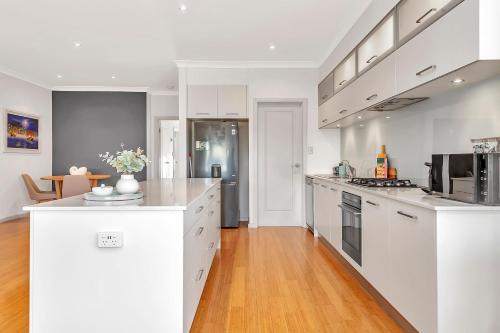 keuken, Oceana Haven - Beachside Serenity and Modern Comfort in Port Noarlunga South