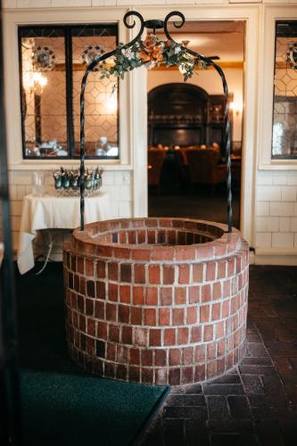 Stonehurst Manor Including Breakfast and Dinner - image 11