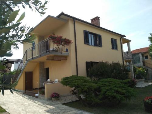 Apartments with a parking space Umag - 7057 