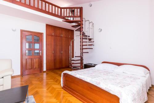 Family friendly apartments with a swimming pool Rogoznica - 7557 - image 10