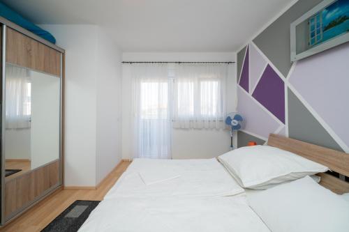 One-Bedroom Apartment with Balcony image 10