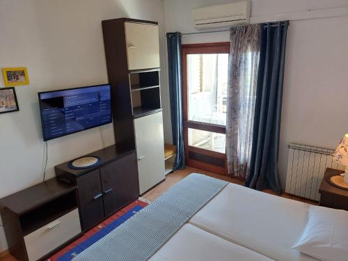 One-Bedroom Apartment with Balcony and Sea View image 10