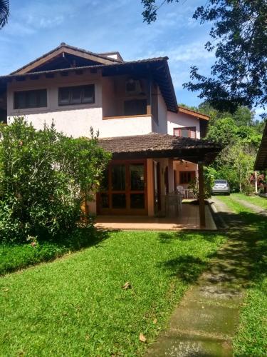Casa em condomínio a 5 min da Praia Barra do Sahy – khách sạn tại Praia da Baleia
