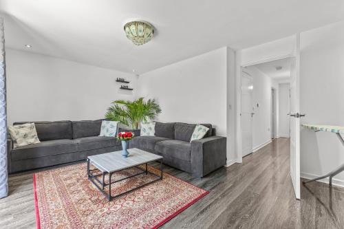 New large townhouse 3 bedrooms 4 beds and parking, Manchester (photo 3)