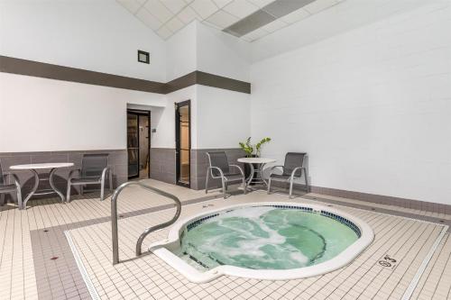 Best Western Plus Great Northern Inn - image 11