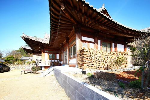 wandoenjelpensyeon in Gunoe-myeon