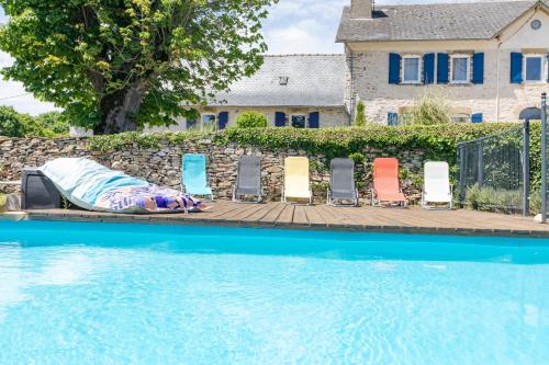 . Gîte Jean Montet, piscine chauffée partagée, Wifi, salle de jeux, animaux de la ferme