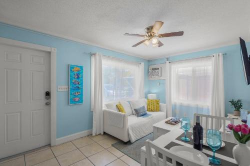 Coastal Breeze Siesta Dolphin "A" in Sarasota, USA