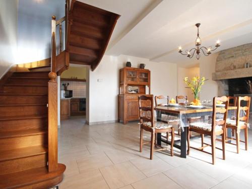 Maison lumineuse avec jardin clos et terrasse pour 9 pers. près forêt d'Écouves (Maison lumineuse avec jardin clos et terrasse pour 9 pers. pres foret d'Ecouves) in Yvre-l'Eveque