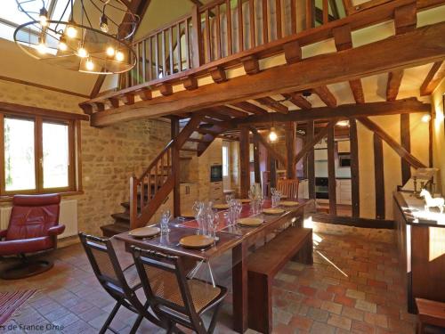 Gîte ancien avec jardin clos, animaux acceptés, proche des balades équestres - FR-1-497-144 (Maison ancienne avec jardin cloture en foret domaniale, animaux acceptes, pres du centre equestre - ) in 薩爾特河畔勒梅勒