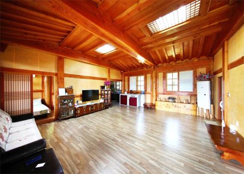 wandoyeulrimhanogpensyeon in Gunoe-myeon