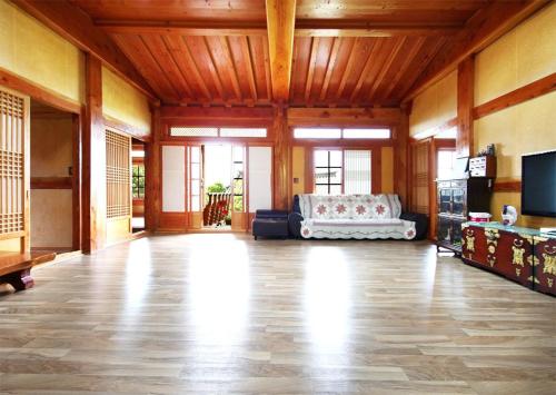 wandoyeulrimhanogpensyeon in Gunoe-myeon