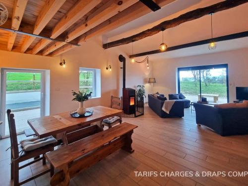 Domaine du Chaffat : Gîte avec piscine privative et wifi, animaux acceptés, pour 12 à 14 pers. - FR-1-496-344 gîte à louer Rozier-en-Donzy