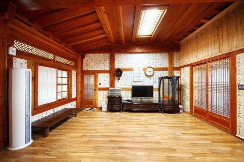 wandoenjelpensyeon in Gunoe-myeon