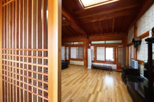 wandoenjelpensyeon in Gunoe-myeon