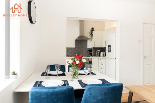 Huge 4 Bed near Anfield Stadium-Perfect for Groups, Liverpool (photo 6)