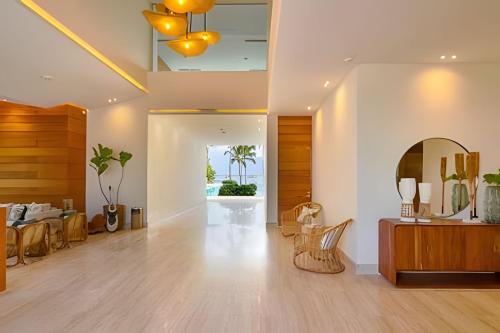 Caribbean Sunrise View, Beachfront Apartment. in Mar De Sol