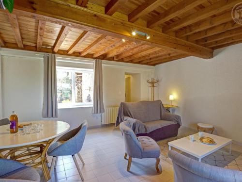 Gîte de Charme avec Piscine Partagée et Animaux Bienvenus - FR-1-496-126 (Gite de Charme avec Piscine Partagee et Animaux Bienvenus - FR-1-496-126) in Belmont-de-la-Loire