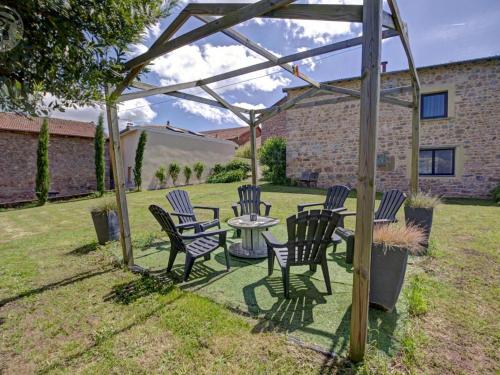 Gîte Belmont-de-la-Loire 4 pièces 5 personnes - FR-1-496-126 - image 2