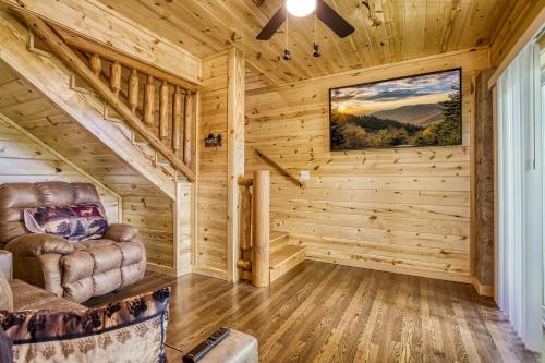 Forever Yours 2 Hot tubs FREE Attraction tickets WIFI Near The Parkway in Pigeon Forge!!! - image 5