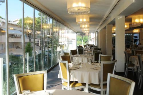 Hotel Caribia Pinarella 3