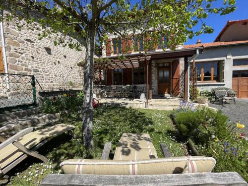 Maison individuelle paisible avec animaux admis, activités pour tous - FR-1-489-448 - Saint-Priest-la-Prugne