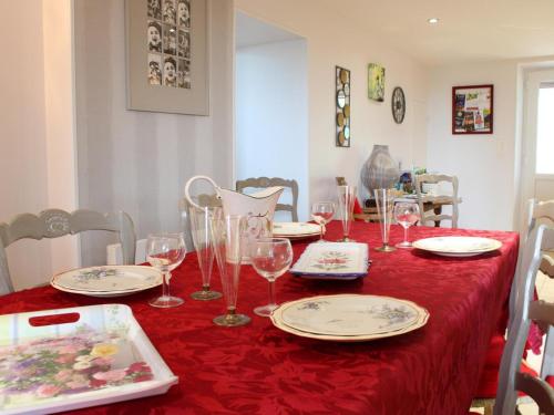 Gîte familial rénové à la campagne avec jardin - FR-1-489-61 (Gite familial renove a la campagne avec jardin - FR-1-489-61) in Jaligny-sur-Besbre