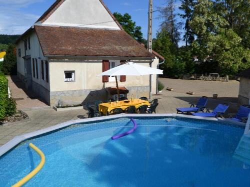 Grande maison à Saint-Pourçain avec piscine, sauna et WiFi - FR-1-489-60 (Grande maison a Saint-Pourcain avec piscine, sauna et WiFi - FR-1-489-60) in Saint-Pourcain-sur-Sioule